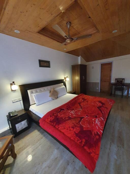 Kasauli Cascade A Cheerfull 4 Bedroom Challet Екстер'єр фото