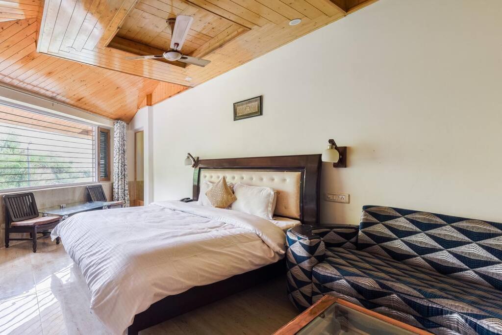 Kasauli Cascade A Cheerfull 4 Bedroom Challet Екстер'єр фото