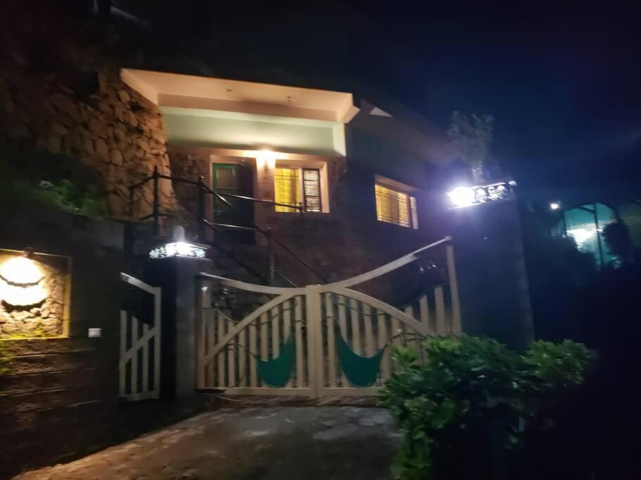 Kasauli Cascade A Cheerfull 4 Bedroom Challet Екстер'єр фото